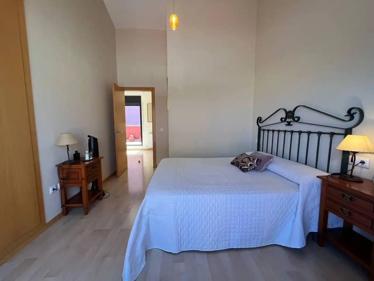 Bedroom of Flat for sale in Figueres