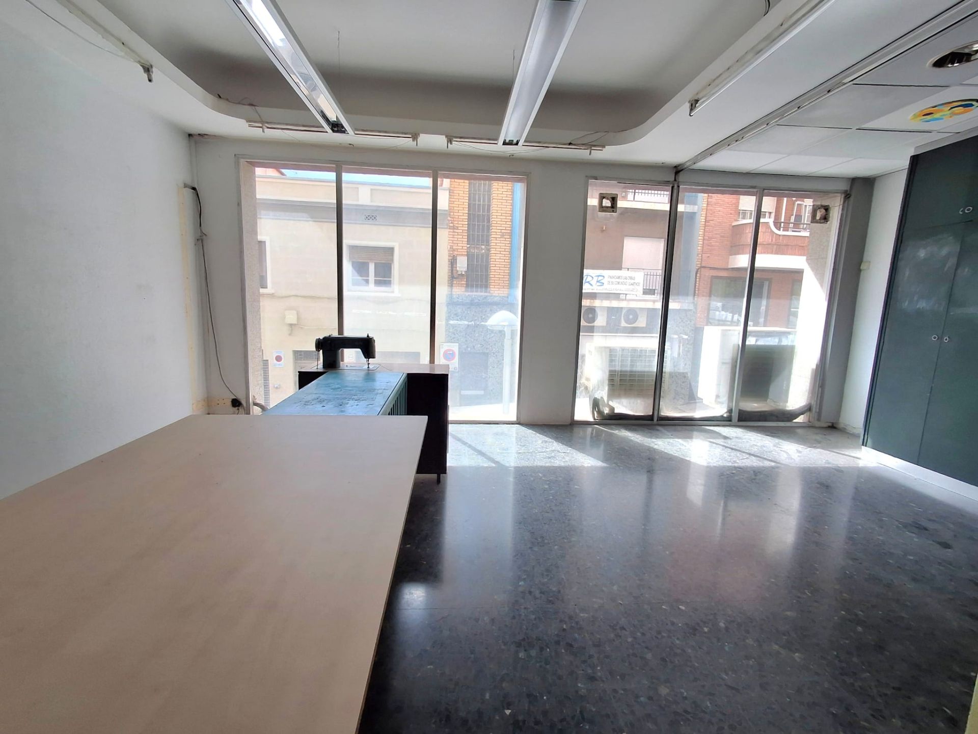 Premises for sale in Cornellà de Llobregat