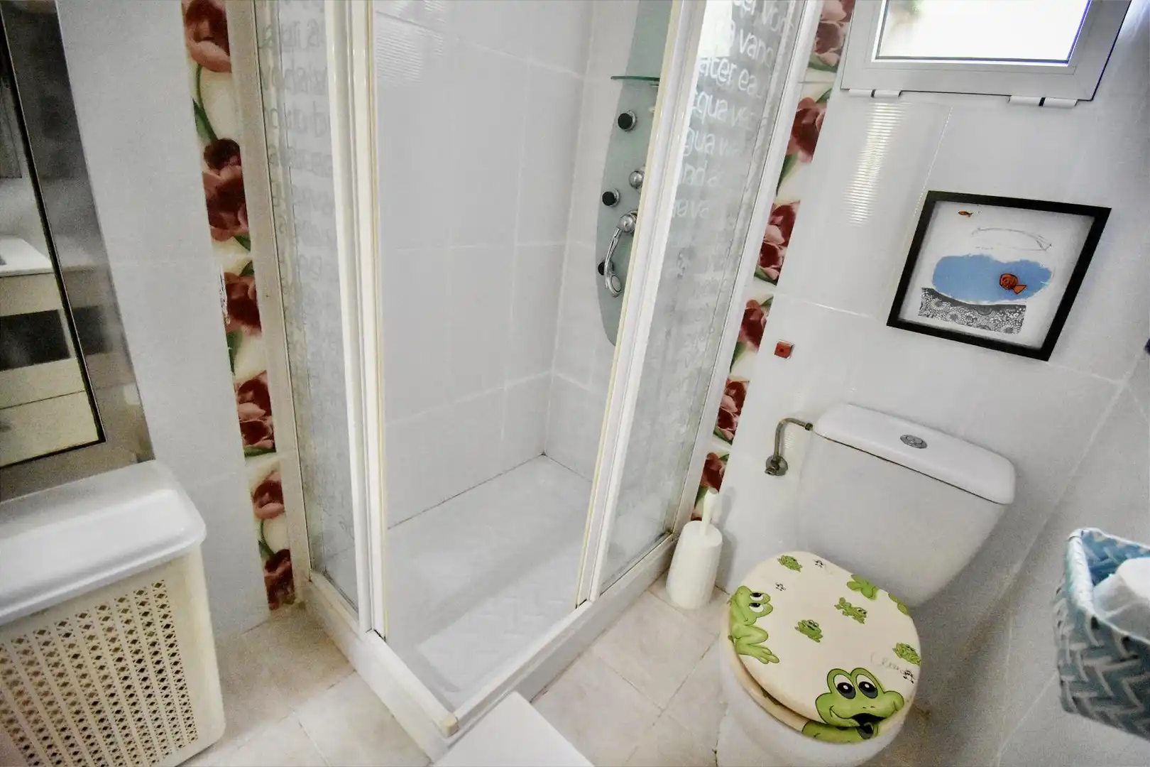 Badezimmer von Erdgeschoss zum Verkauf in El Campello mit Klimaanlage, Privatgarten und Terrasse