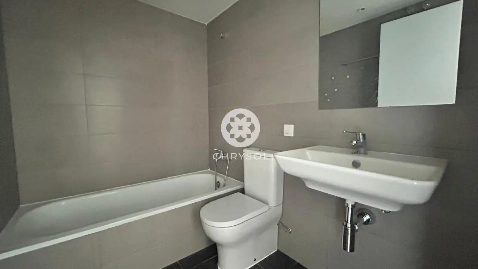 Bathroom of Flat for sale in L'Hospitalet de Llobregat  with Heating, Private garden and Parquet flooring