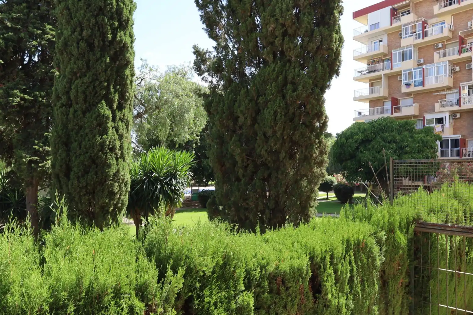 Jardín de Piso en venta en Benalmádena con Jardín privado, Terraza y Amueblado