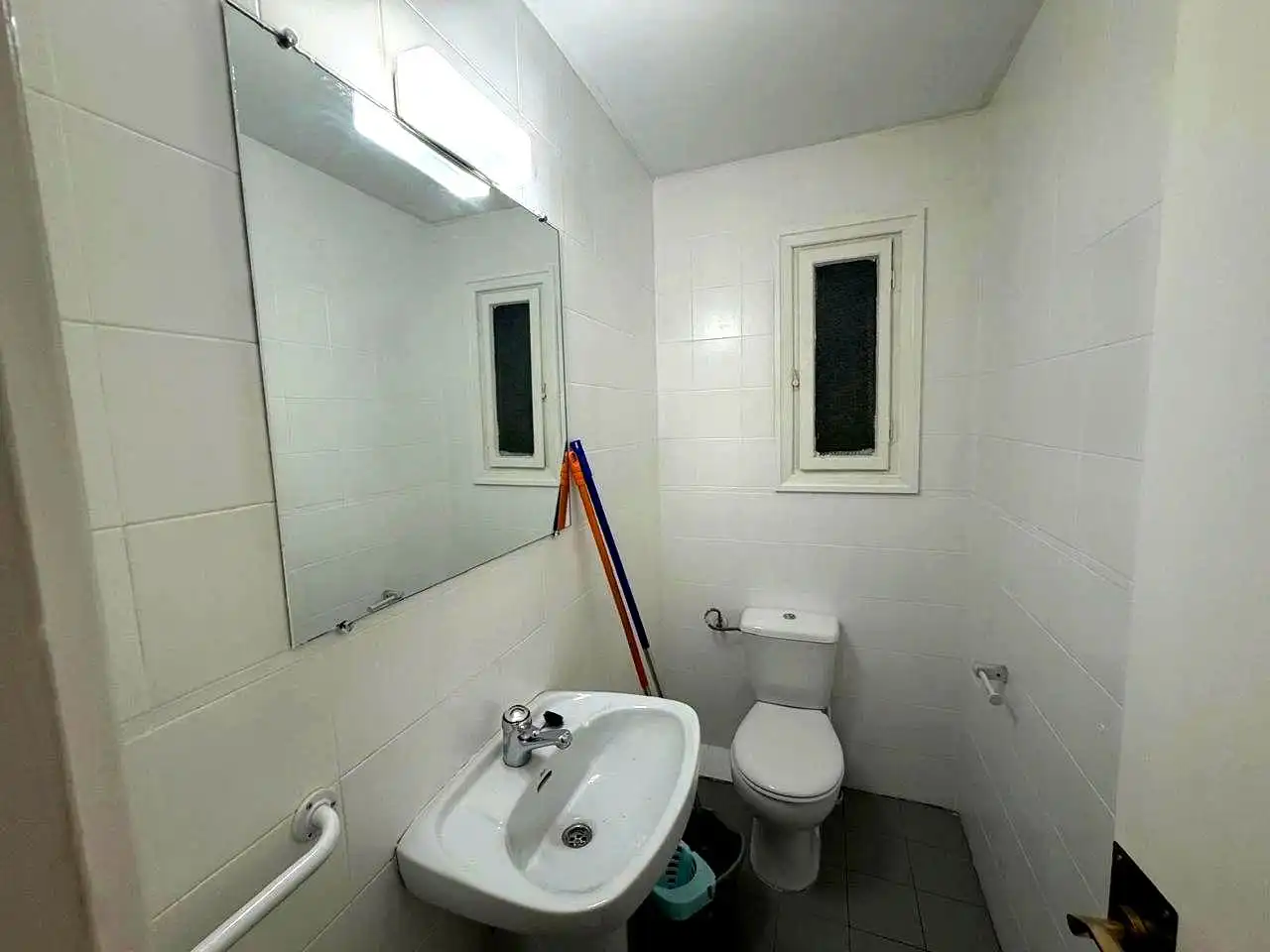 Bathroom of Flat for rent in Madrid  with Air Conditioner, Heating and Terrace