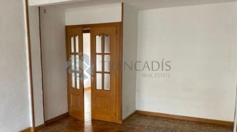 Piso de 3 dormitorios con terraza !  Bien ubicado !Vivienda de 71 m la venta en el barrio de San Fermín, Madrid.La vivienda está d, imatge 3