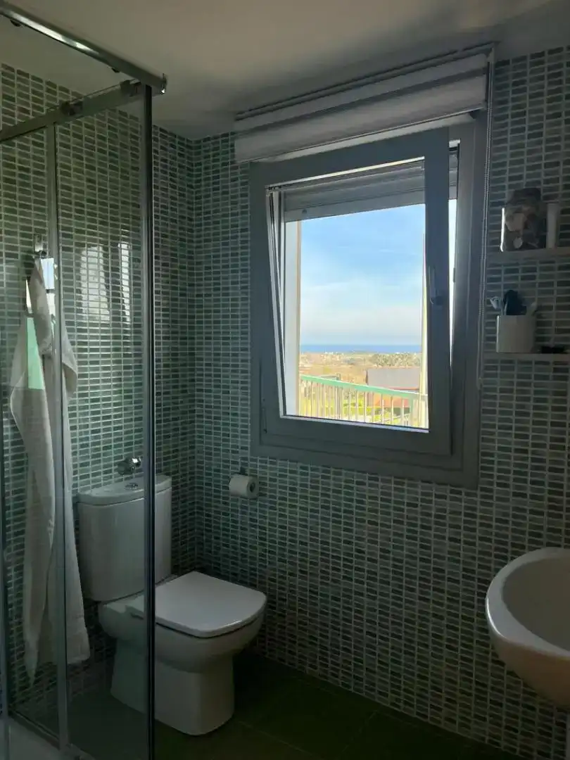 Bathroom of Flat for rent in Barreiros, Lugo