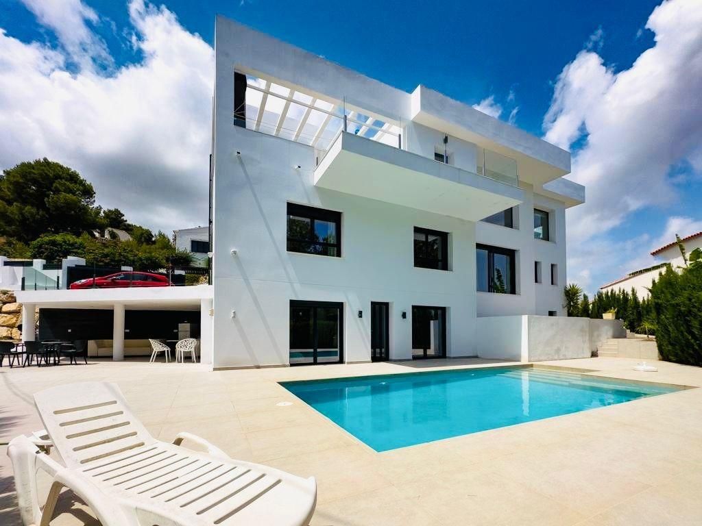 Vista exterior de Casa o xalet en venda en Calpe / Calp amb Aire condicionat, Calefacció i Terrassa