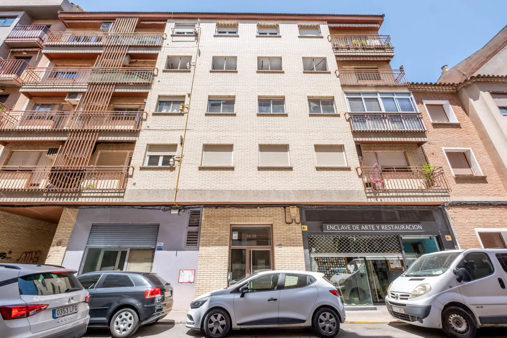 Außenansicht von Wohnung zum Verkauf in Zaragoza mit Klimaanlage, Heizung und Terrasse