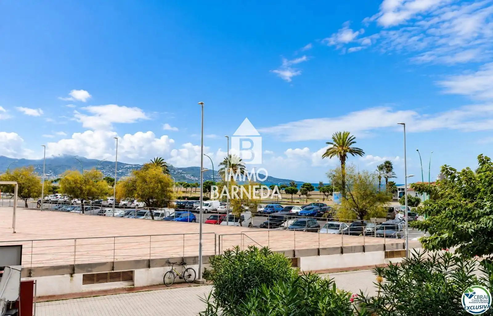Vista exterior de Pis en venda en Empuriabrava amb Aire condicionat, Calefacció i Terrassa