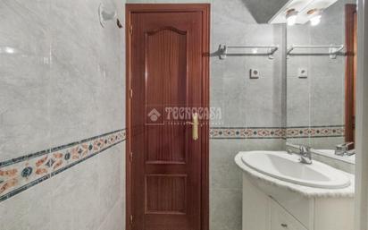 Bathroom of Flat for sale in  Madrid Capital  with Heating