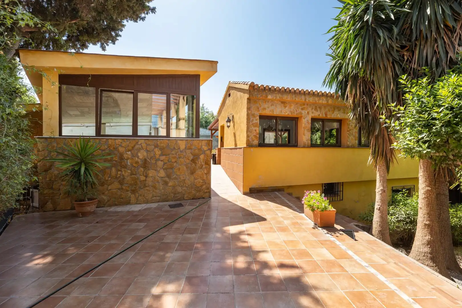 Vista exterior de Casa o chalet en venta en Villa de Otura con Aire acondicionado, Jardín privado y Terraza