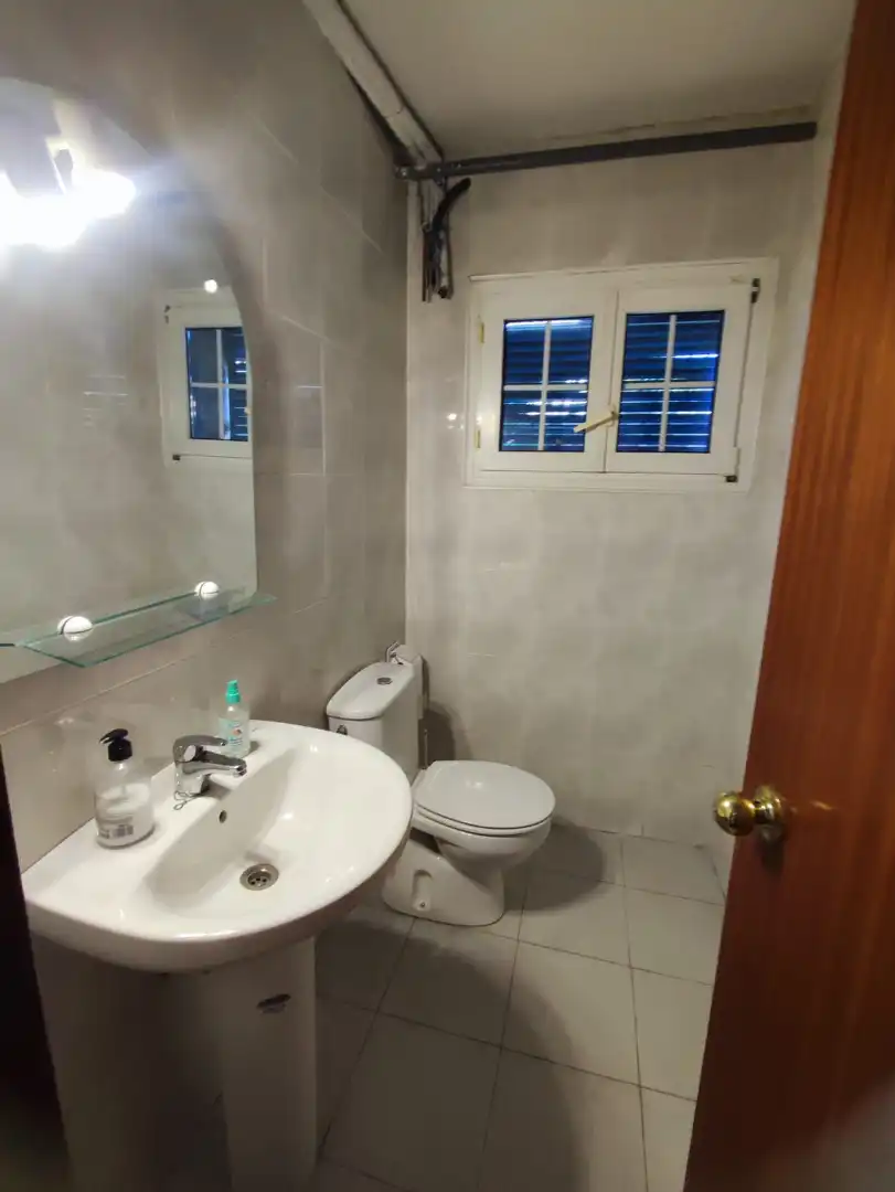 Badezimmer von Haus oder Chalet zum Verkauf in Plasencia mit Heizung, Privatgarten und Terrasse