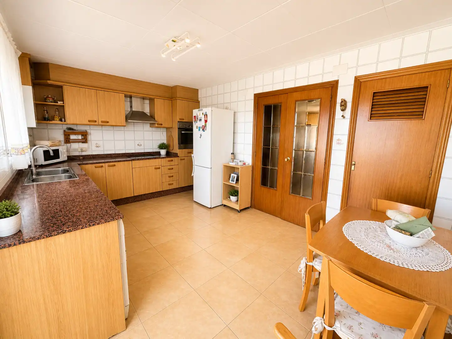 Cuina de Casa o xalet en venda en Enguera amb Aire condicionat, Terrassa i Moblat