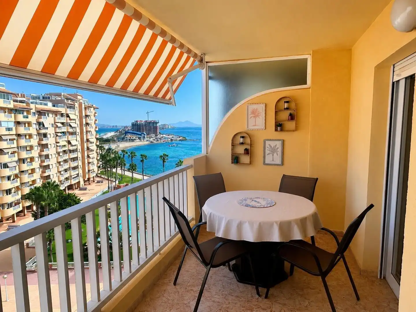 Terraza de Apartamento de alquiler en La Manga del Mar Menor con Terraza, Amueblado y Balcón