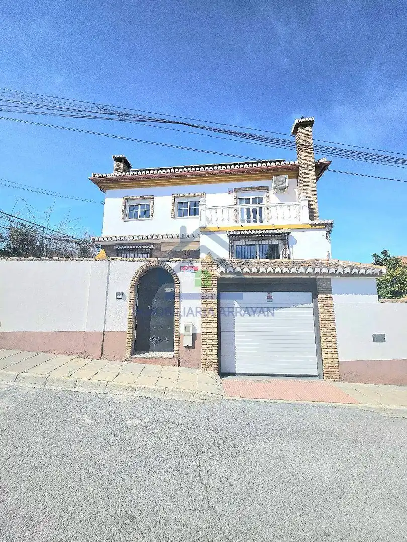 Vista exterior de Casa o chalet en venta en Ogíjares con Aire acondicionado, Calefacción y Jardín privado