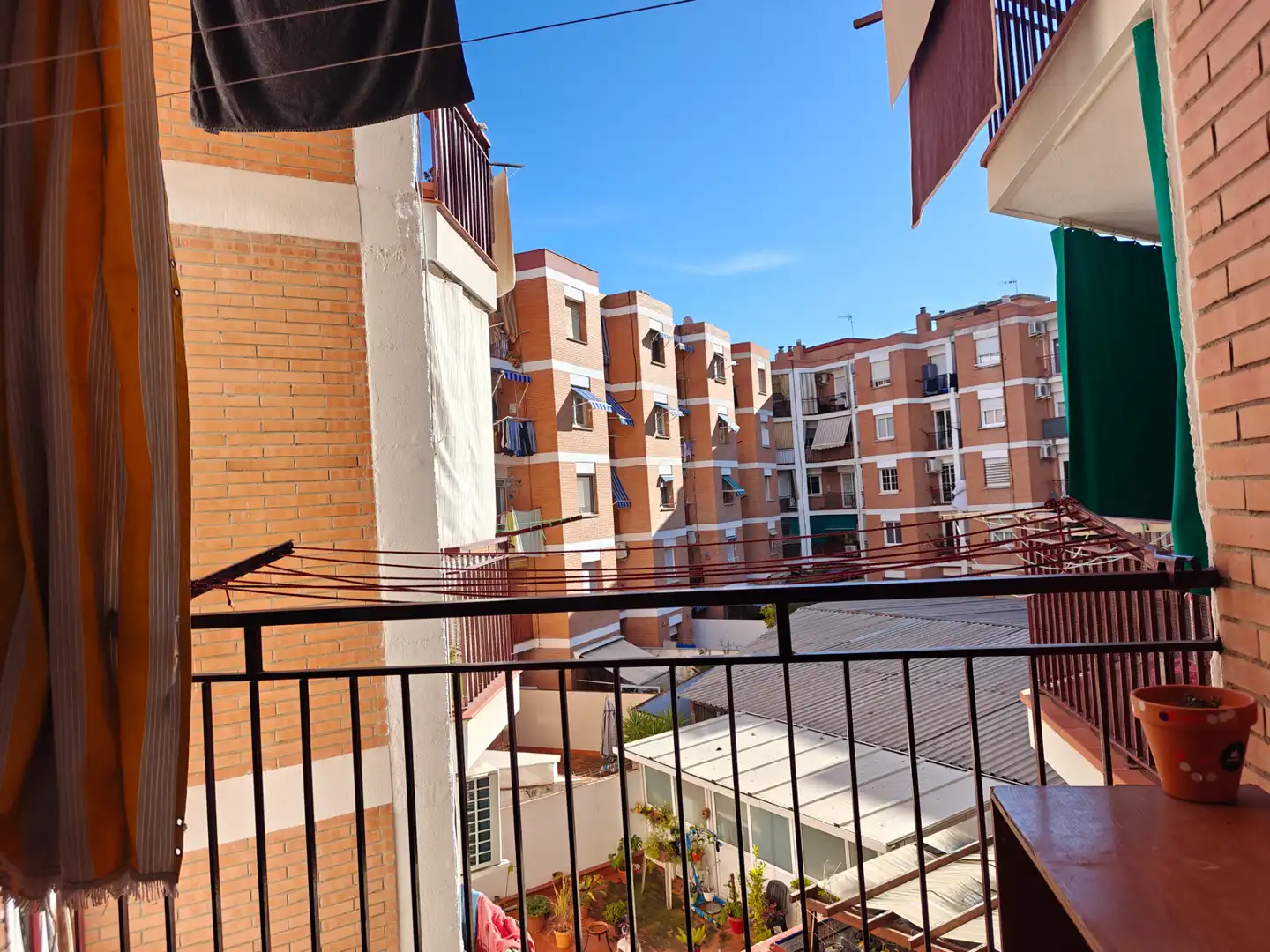 Vista exterior de Piso en venta en Sant Boi de Llobregat con Calefacción, Amueblado y Horno