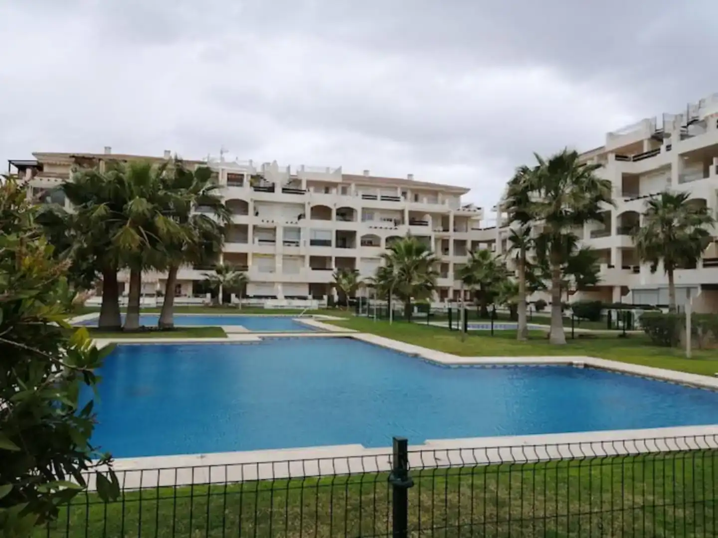Schwimmbecken von Wohnungen zur Miete in Roquetas de Mar mit Klimaanlage, Schwimmbad und Balkon