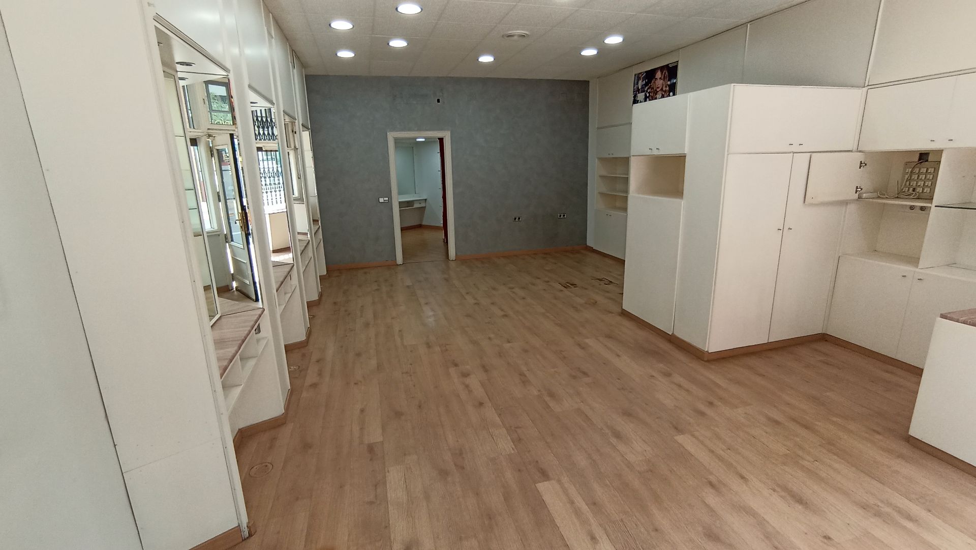 Local de alquiler en Príncep de Viana - Clot -Xalets Humbert Torres