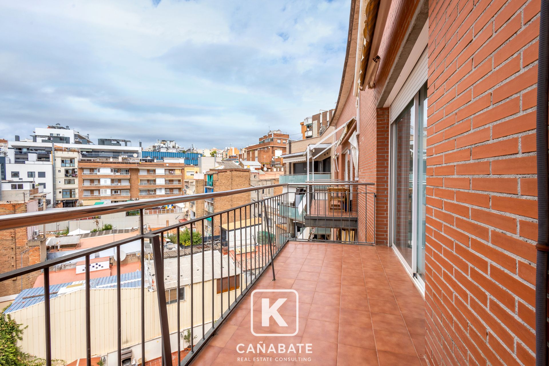 Exterior view of Attic for sale in L'Hospitalet de Llobregat  with Air Conditioner, Heating and Parquet flooring