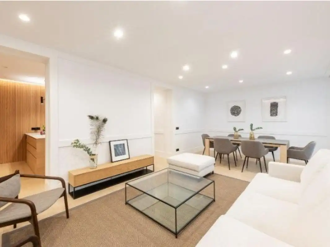 Sala d'estar de Planta baixa en venda en Madrid amb Aire condicionat, Calefacció i Traster
