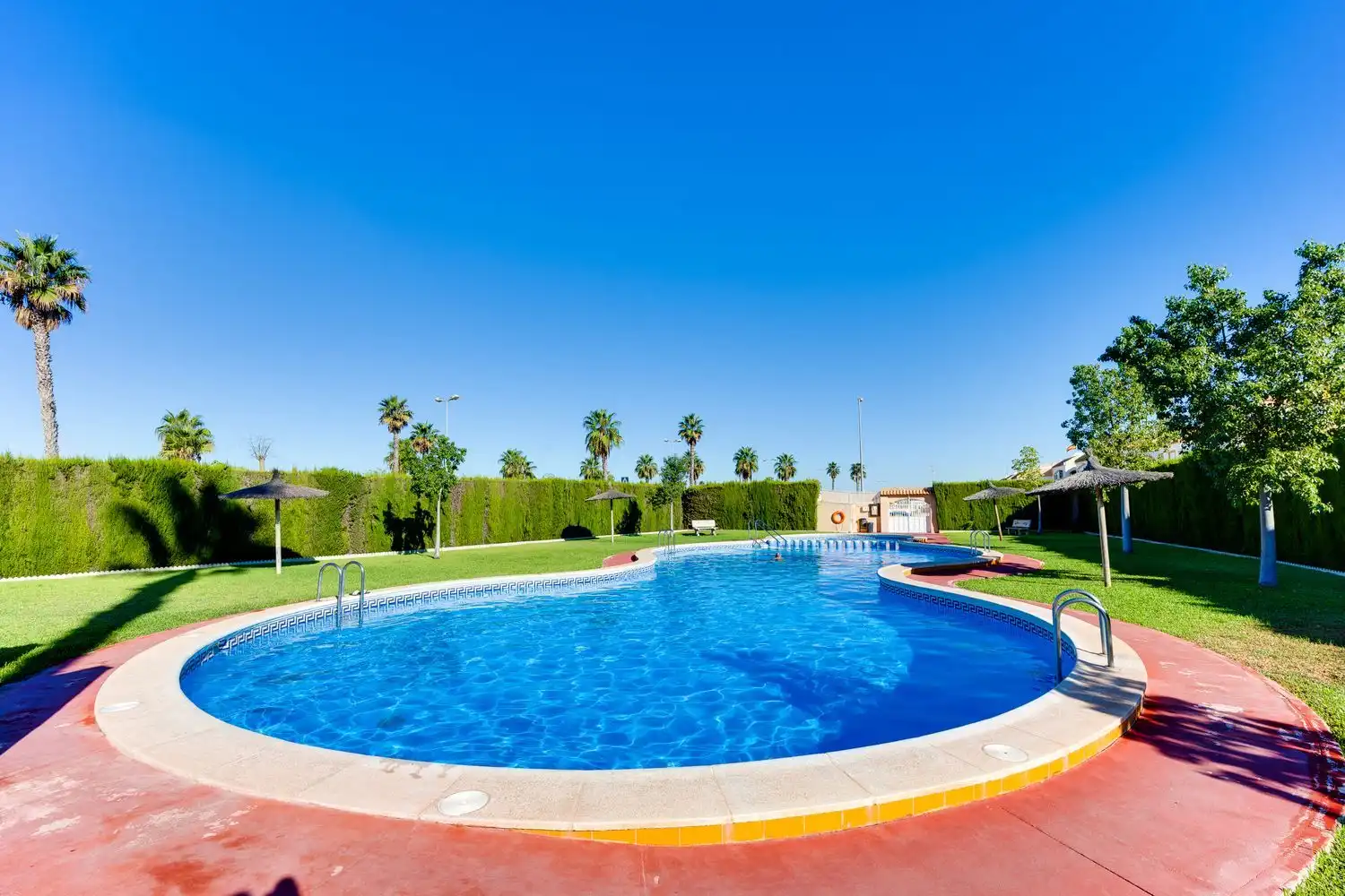 Piscina de Casa o xalet en venda en Zona Carrefour - Urbanizaciones