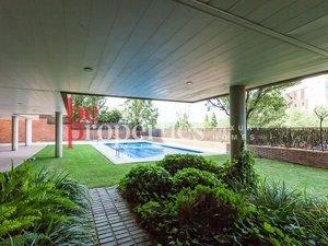 Swimming pool of Planta baja for sale in Sant Cugat del Vallès  with Air Conditioner, Heating and Private garden