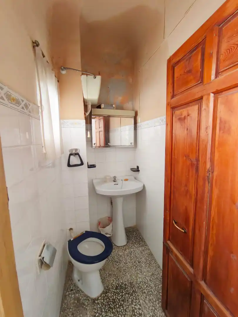 Bany de Casa o xalet en venda en Guadix amb Terrassa, Moblat i Rentadora