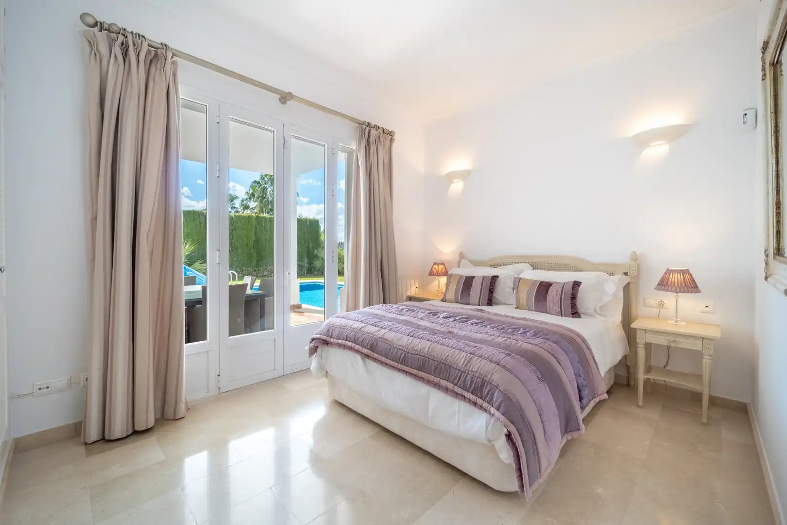 Habitación de Casa o chalet en venta en Istán con Aire acondicionado, Jardín privado y Terraza