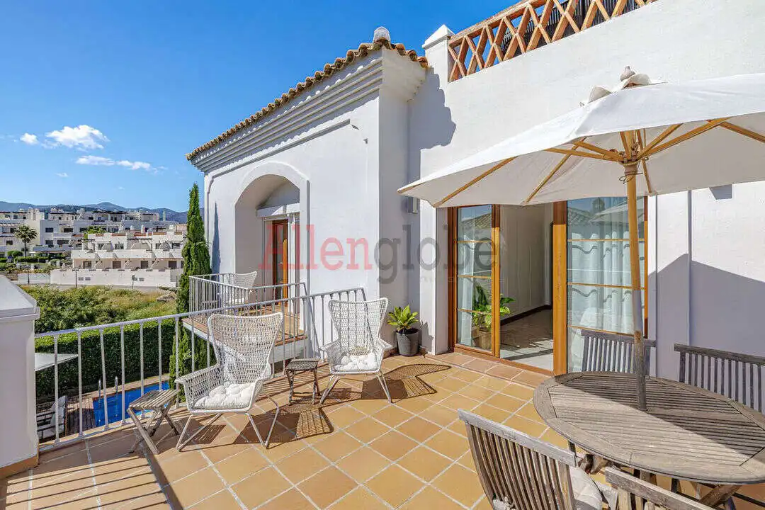 Terrassa de Casa o xalet en venda en Estepona amb Aire condicionat, Calefacció i Jardí privat