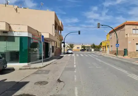 Vista exterior de Local en venda en Almería