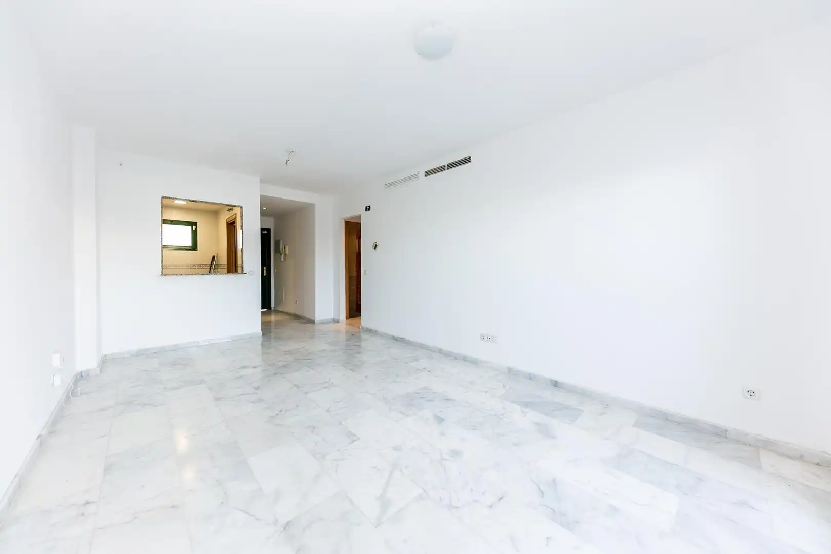 Planta baja en venta en Fuengirola con Aire acondicionado, Calefacción y Jardín privado