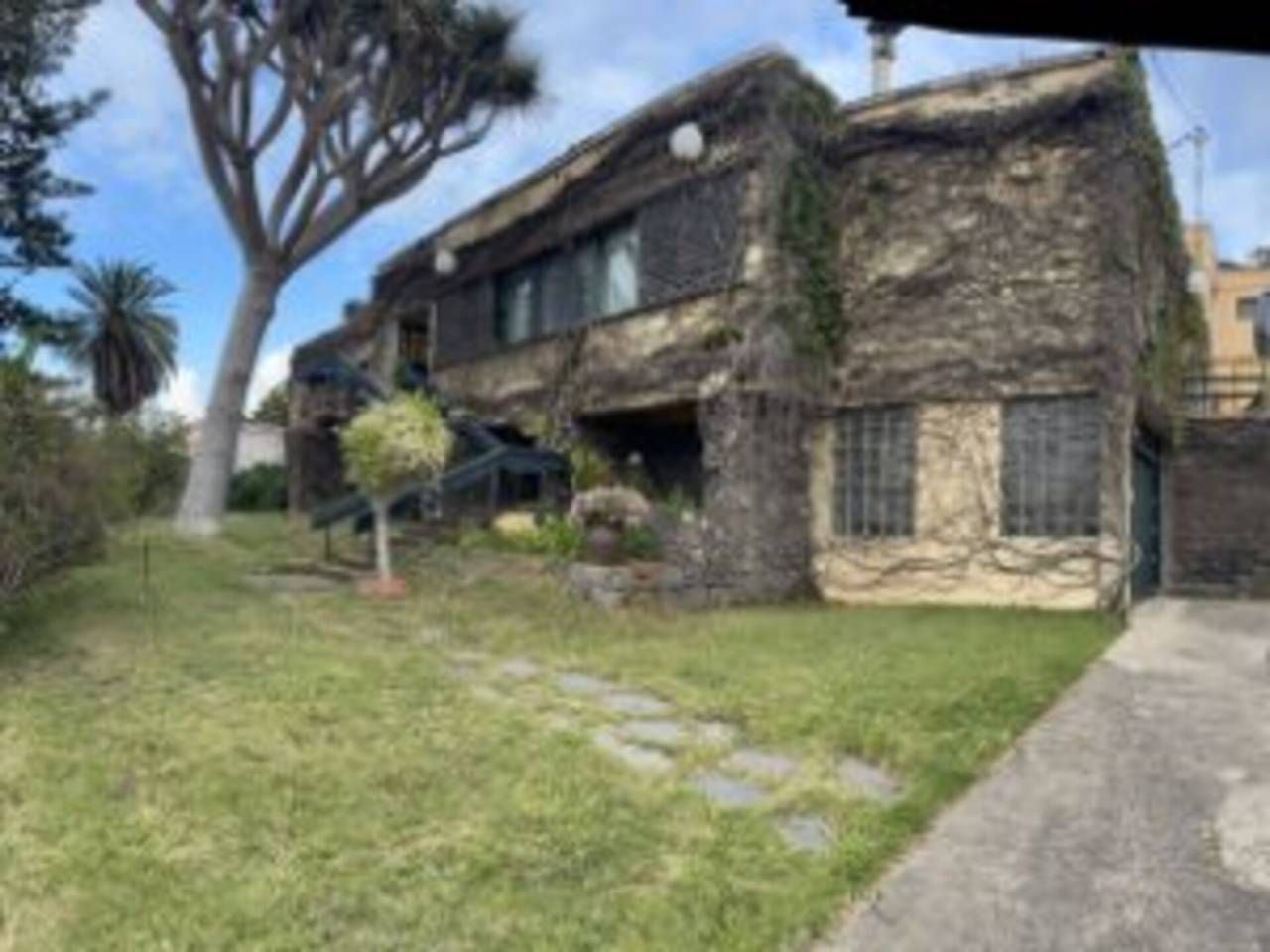 Vista exterior de Casa o xalet en venda en Las Palmas de Gran Canaria amb Jardí privat, Terrassa i Piscina