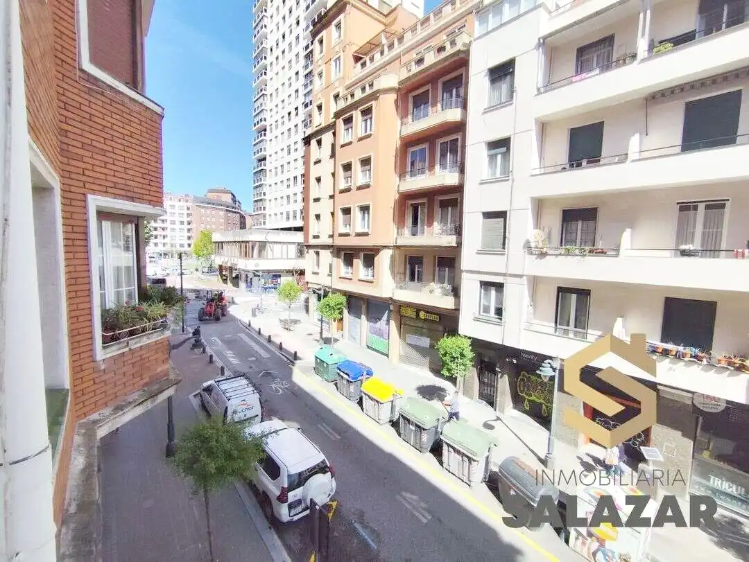 Vista exterior de Piso en venta en Bilbao  con Calefacción