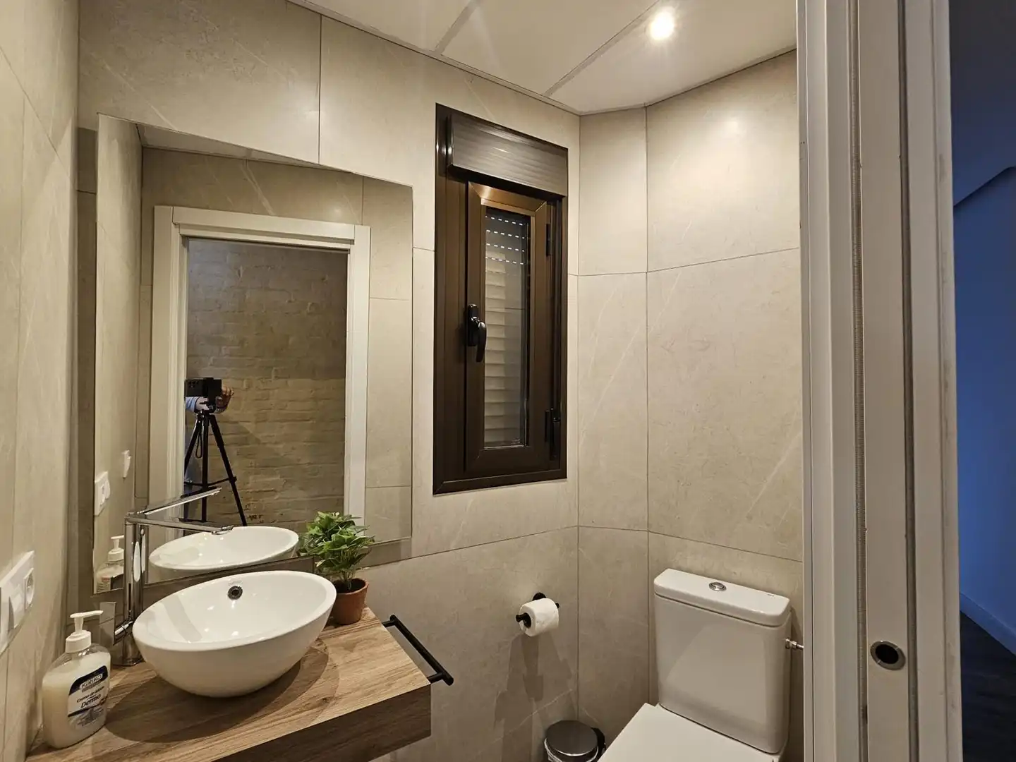 Badezimmer von Wohnung zur Miete in Córdoba mit Klimaanlage, Heizung und Terrasse