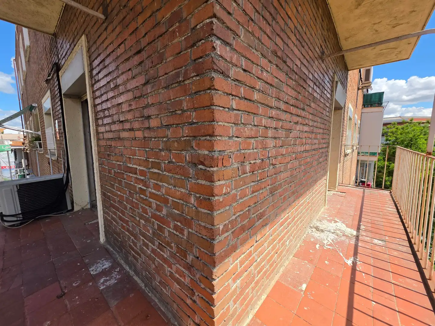Vista exterior de Piso en venta en Madrid con Calefacción y Terraza