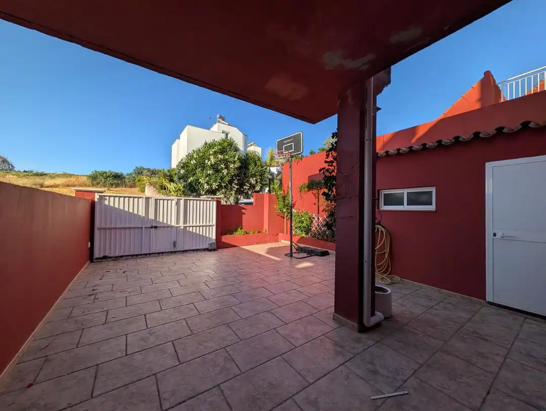 Terraza de Casa adosada de alquiler en La Línea de la Concepción con Aire acondicionado, Calefacción y Jardín privado
