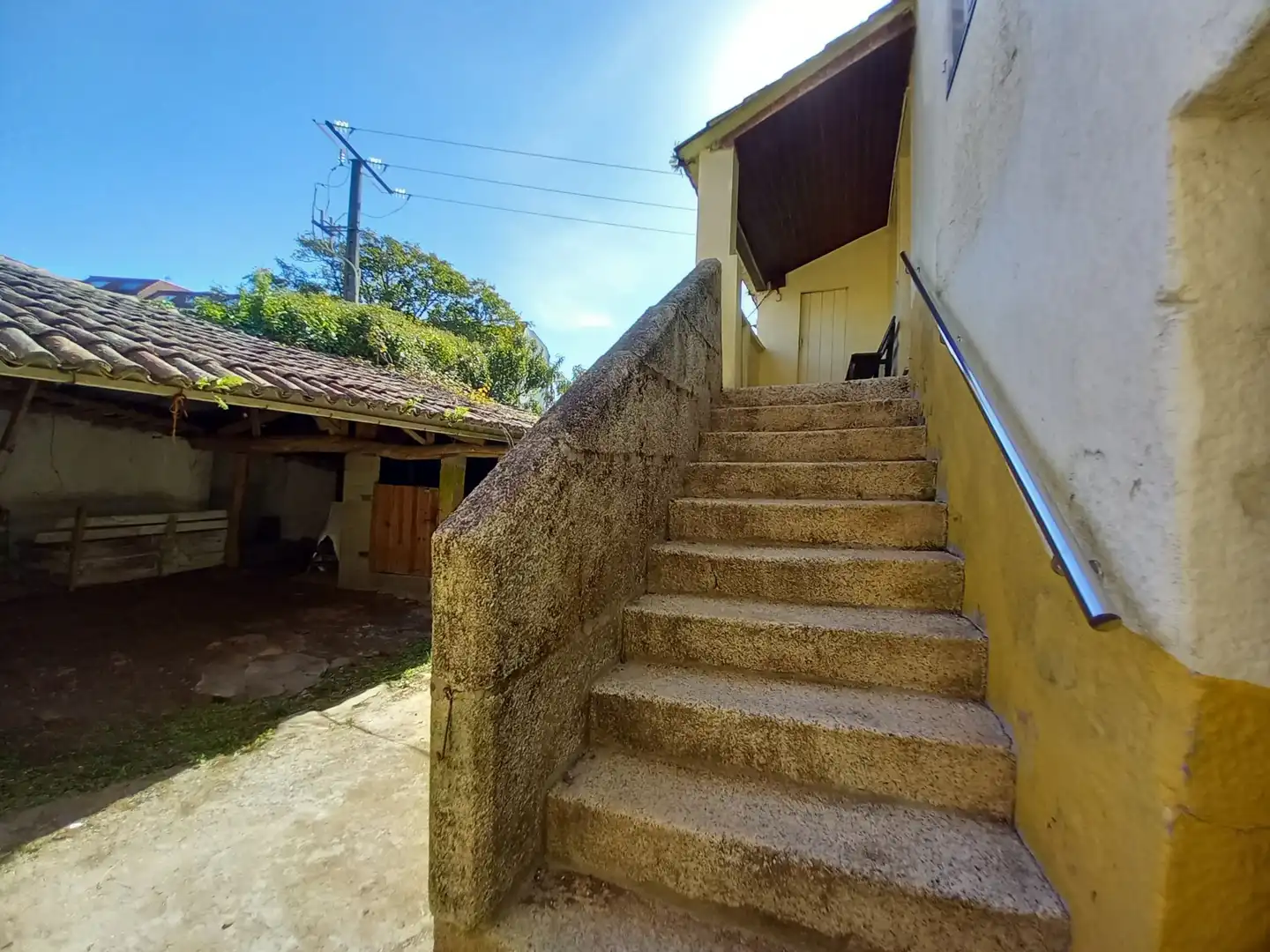 Vista exterior de Casa o xalet en venda en Ribeira amb Jardí privat, Traster i Moblat