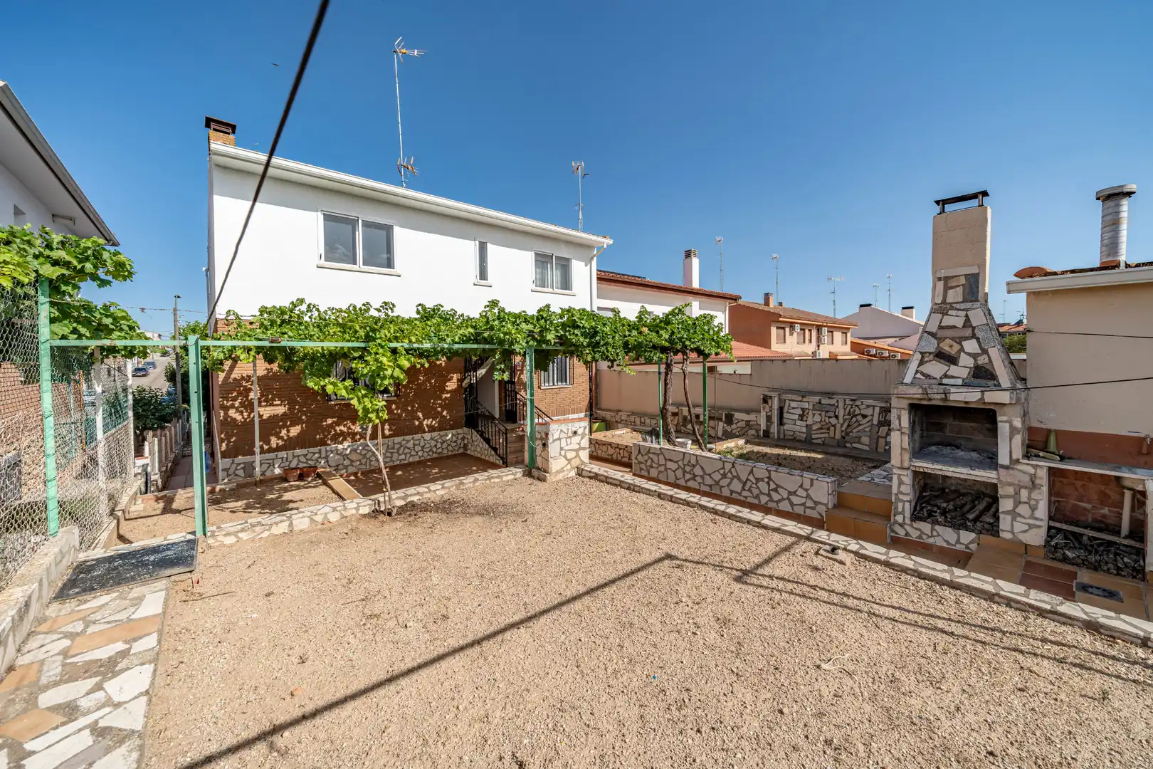 Casa aparellada amb jardí en venda a Calle de San José, imagen 57