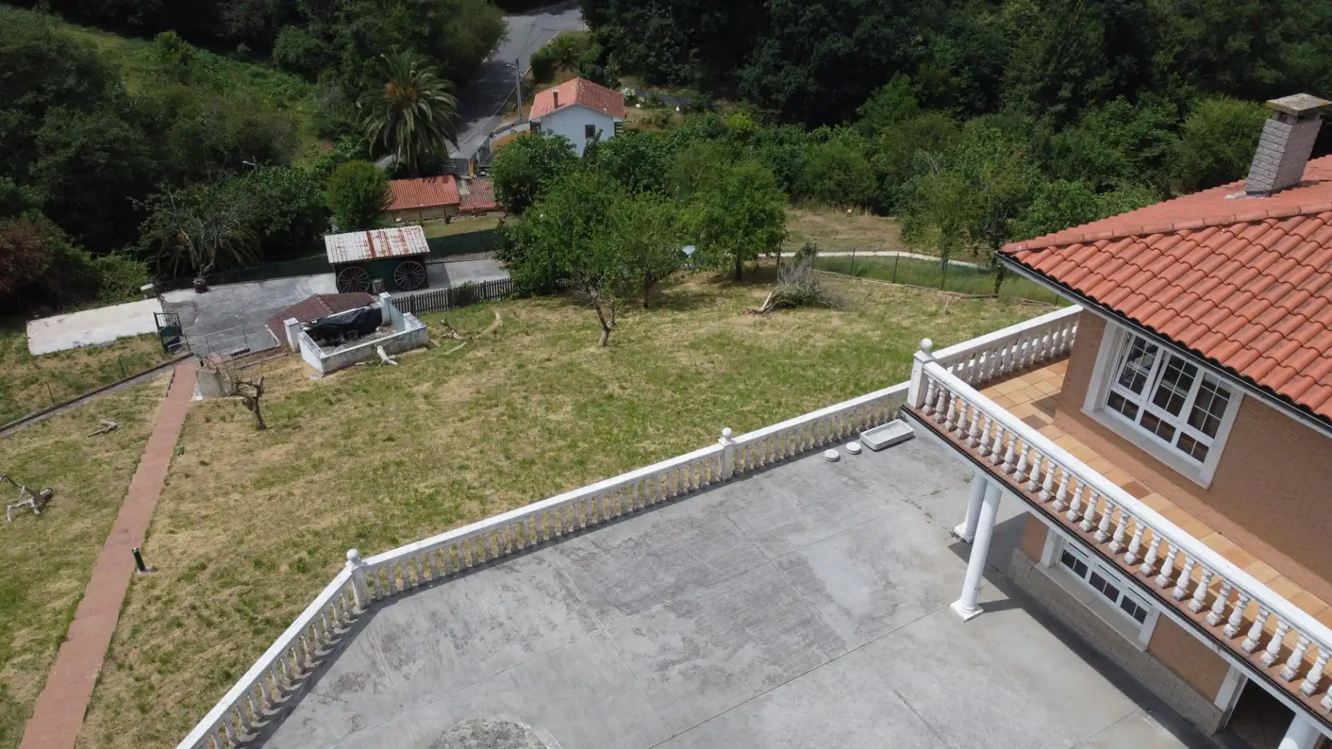 Terrassa de Casa o xalet en venda en Gijón  amb Calefacció, Jardí privat i Traster