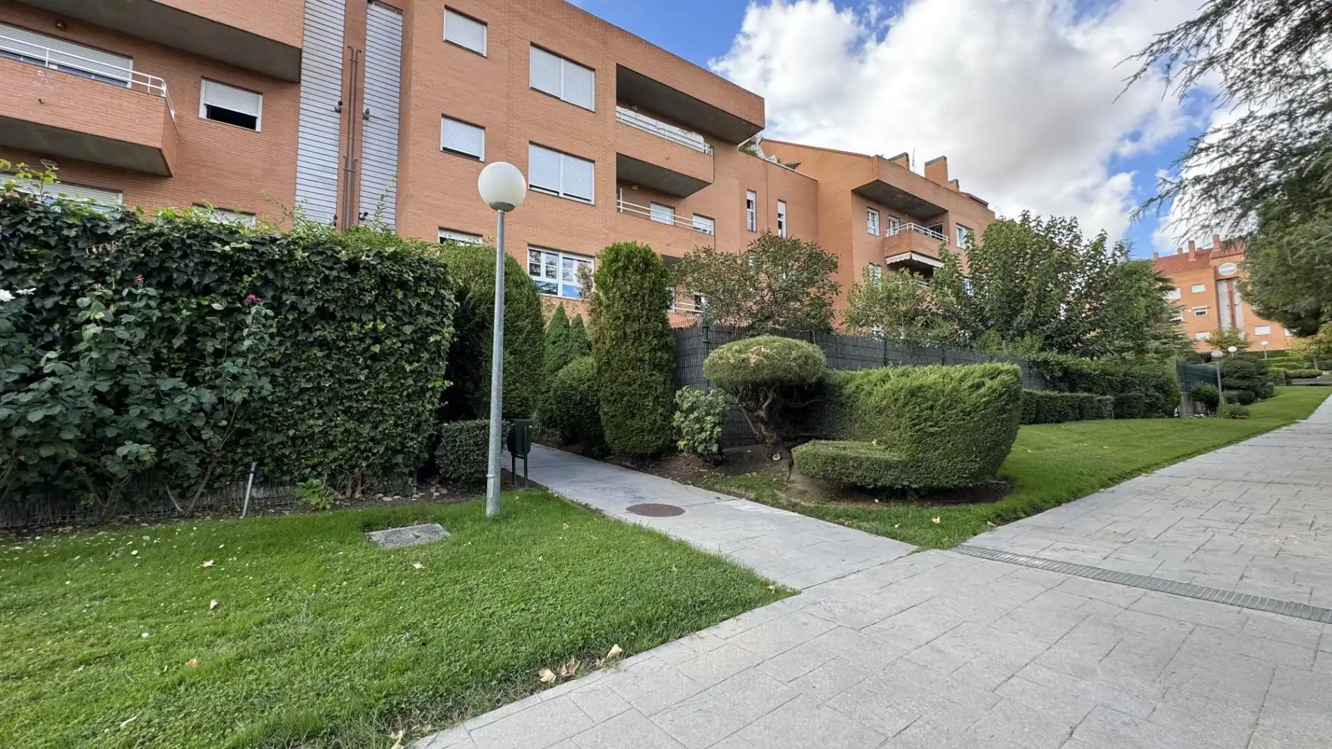Planta baja de alquiler en Sector B