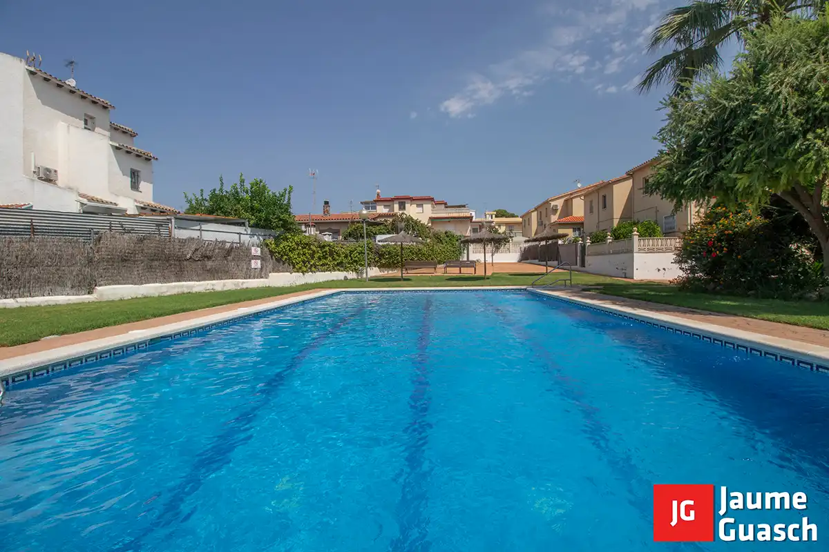 Piscina de Casa adosada en venta en Creixell con Aire acondicionado, Calefacción y Jardín privado