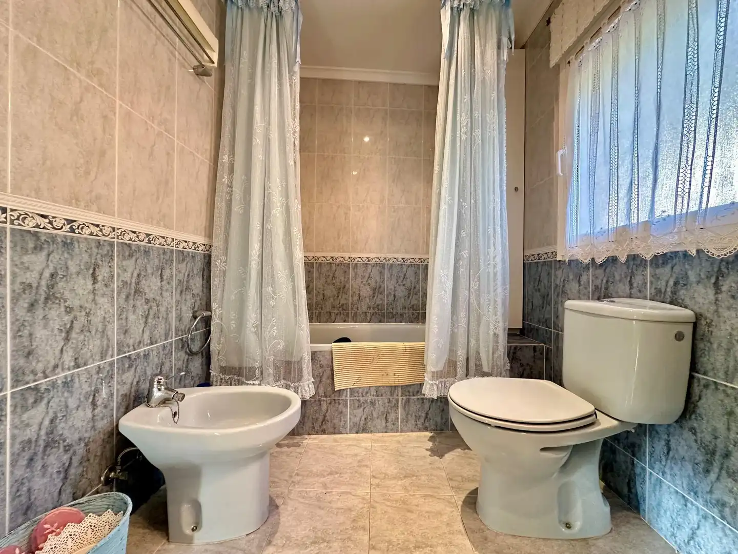 Badezimmer von Country house zum Verkauf in Carucedo mit Heizung, Privatgarten und Abstellraum
