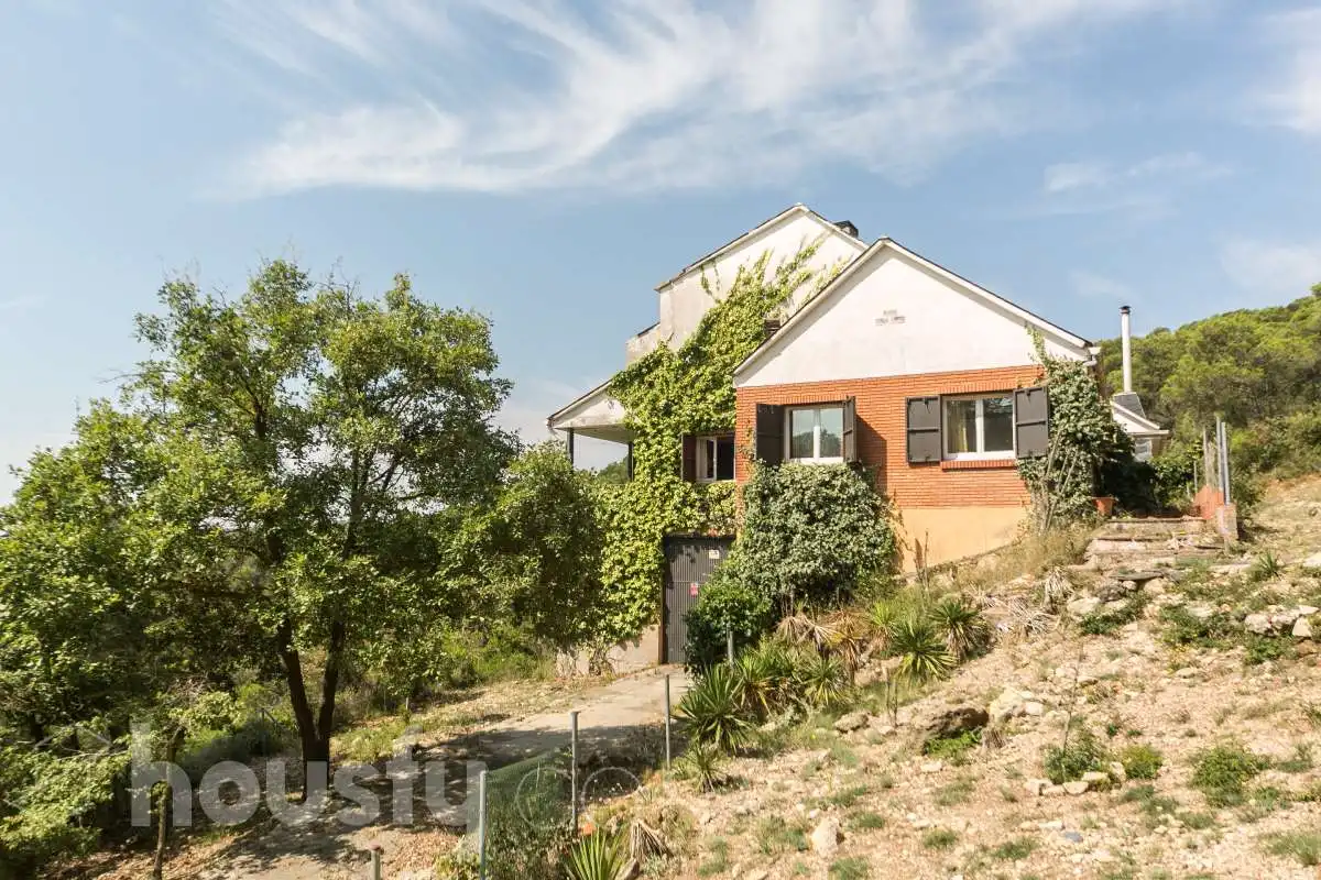 Vista exterior de Casa o xalet en venda en La Llacuna amb Calefacció, Jardí privat i Parquet