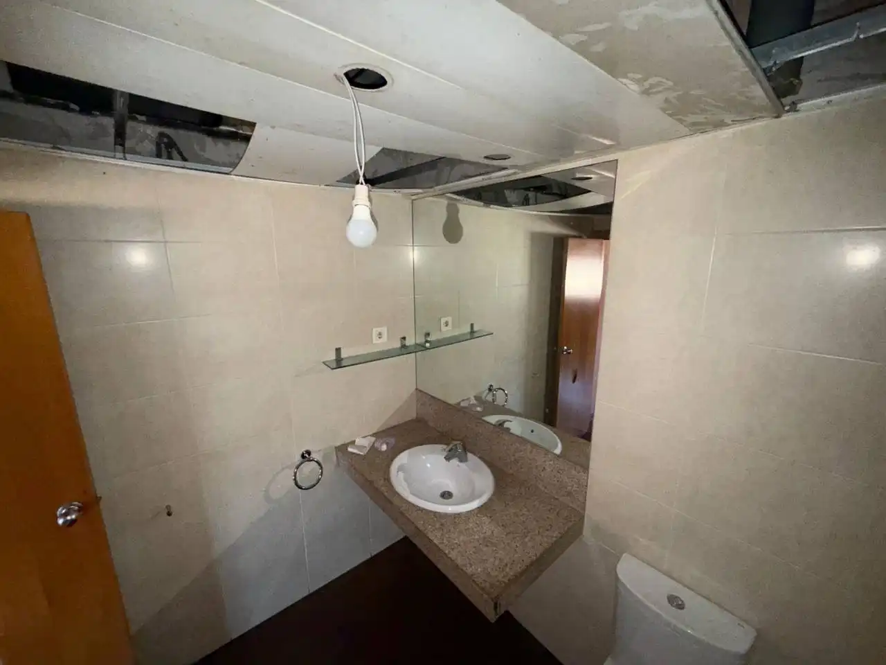 Bathroom of Flat for sale in Terrassa  with Air Conditioner, Parquet flooring and Terrace