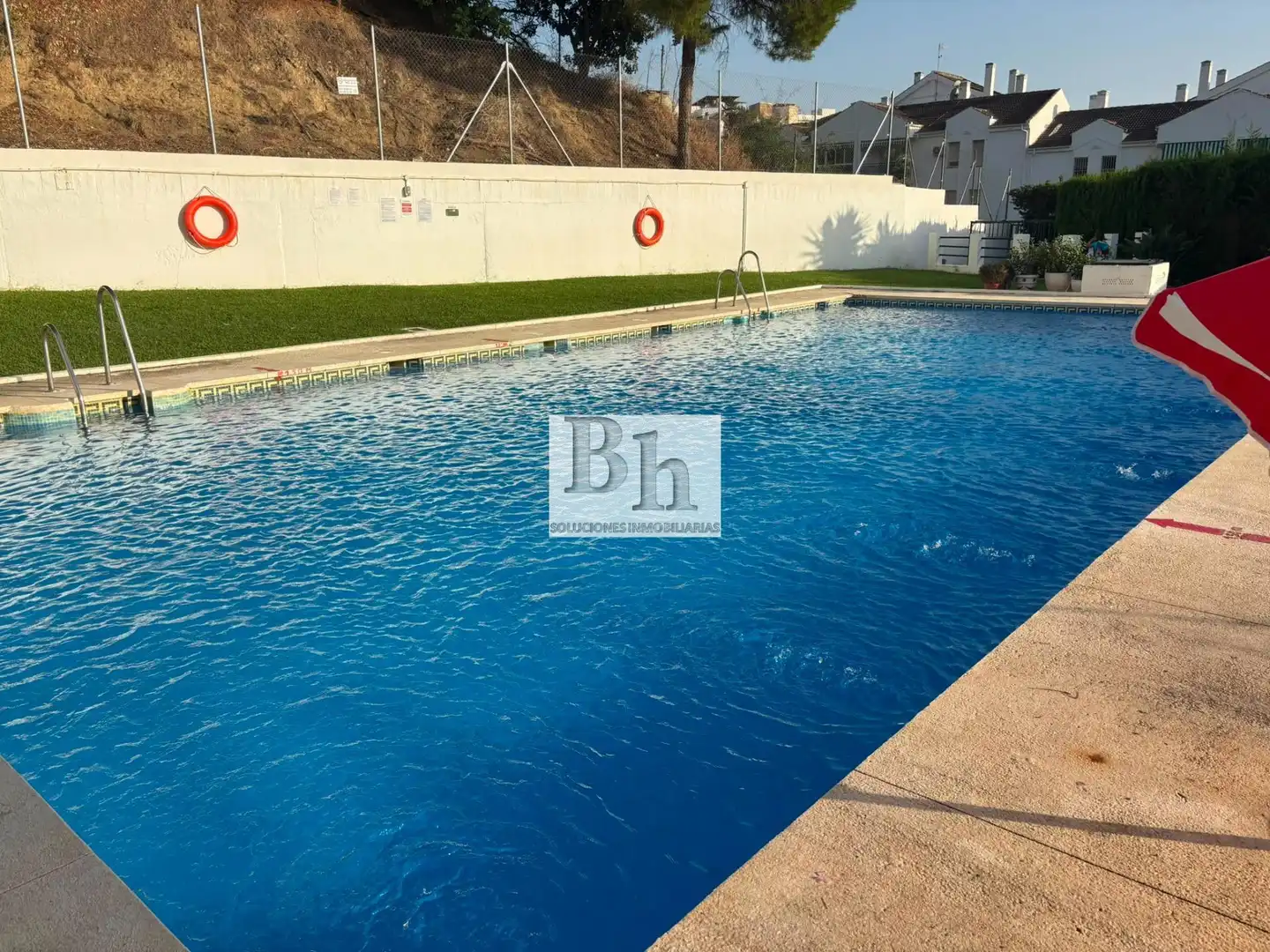 Schwimmbecken von Wohnung zum Verkauf in Málaga mit Klimaanlage, Privatgarten und Parkett