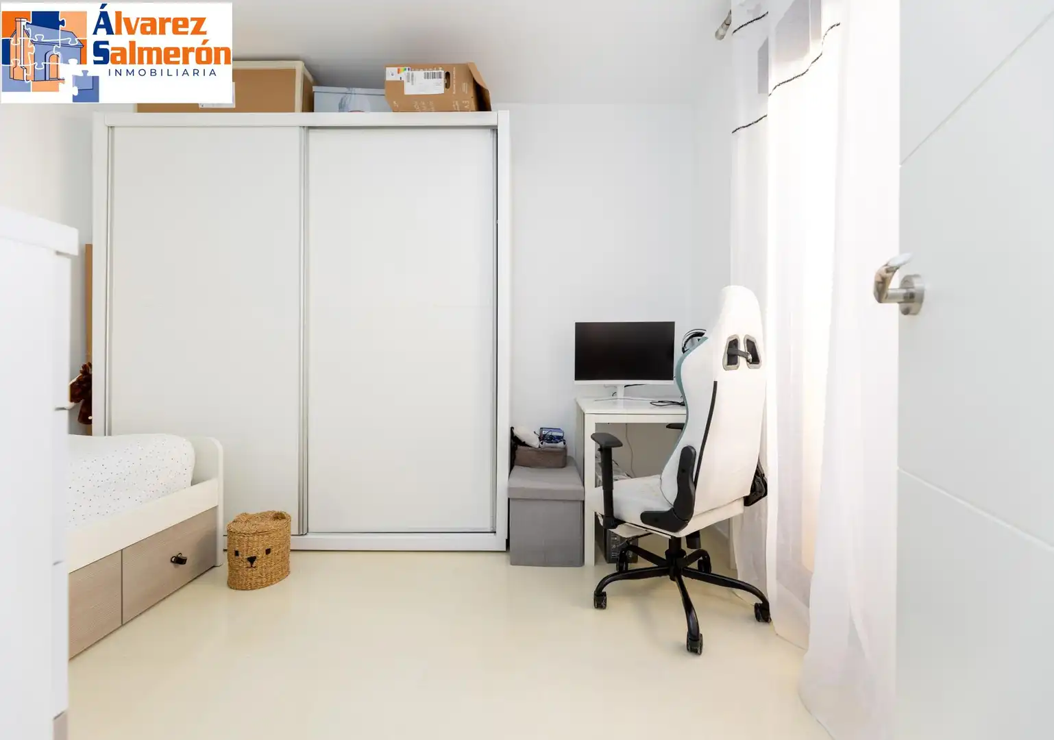 Dormitori de Apartament en venda en La Zubia amb Aire condicionat i Moblat