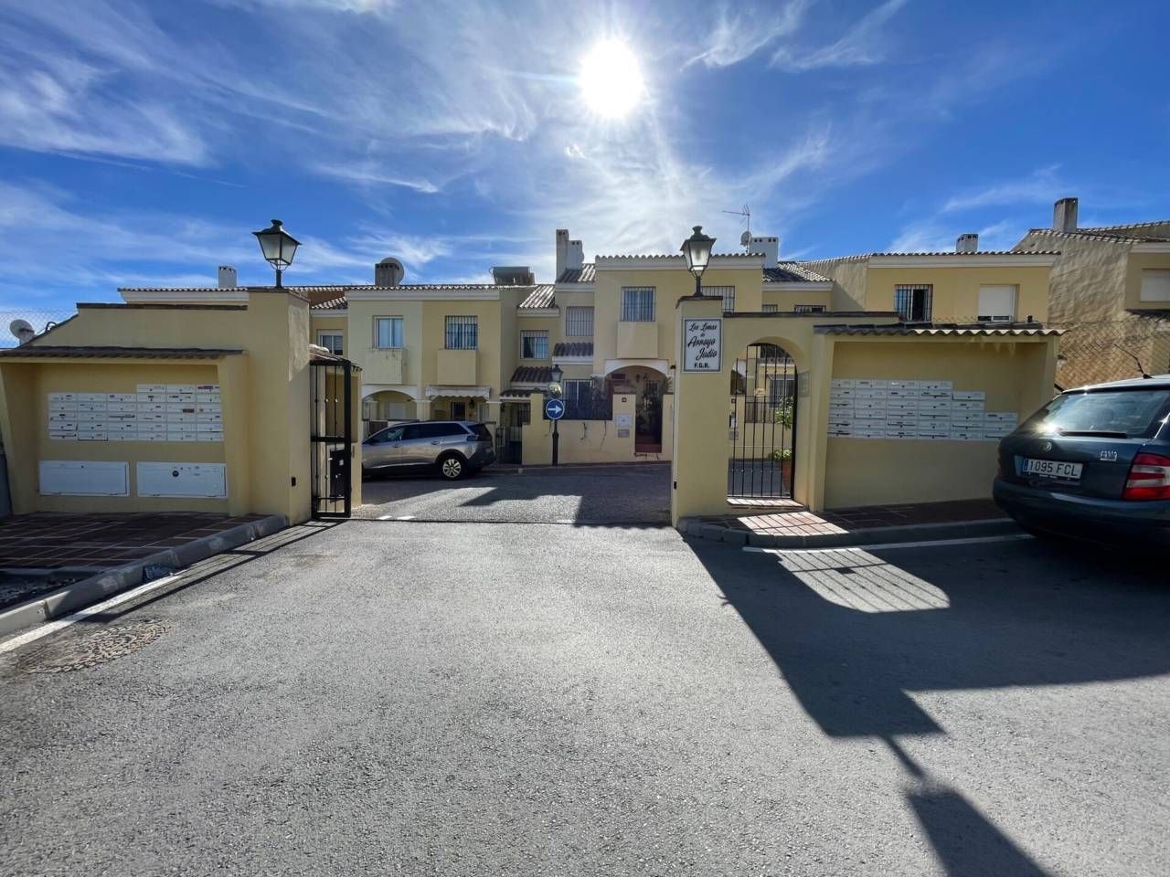 Exterior view of Single-family semi-detached for sale in Estepona  with Terrace and Community pool