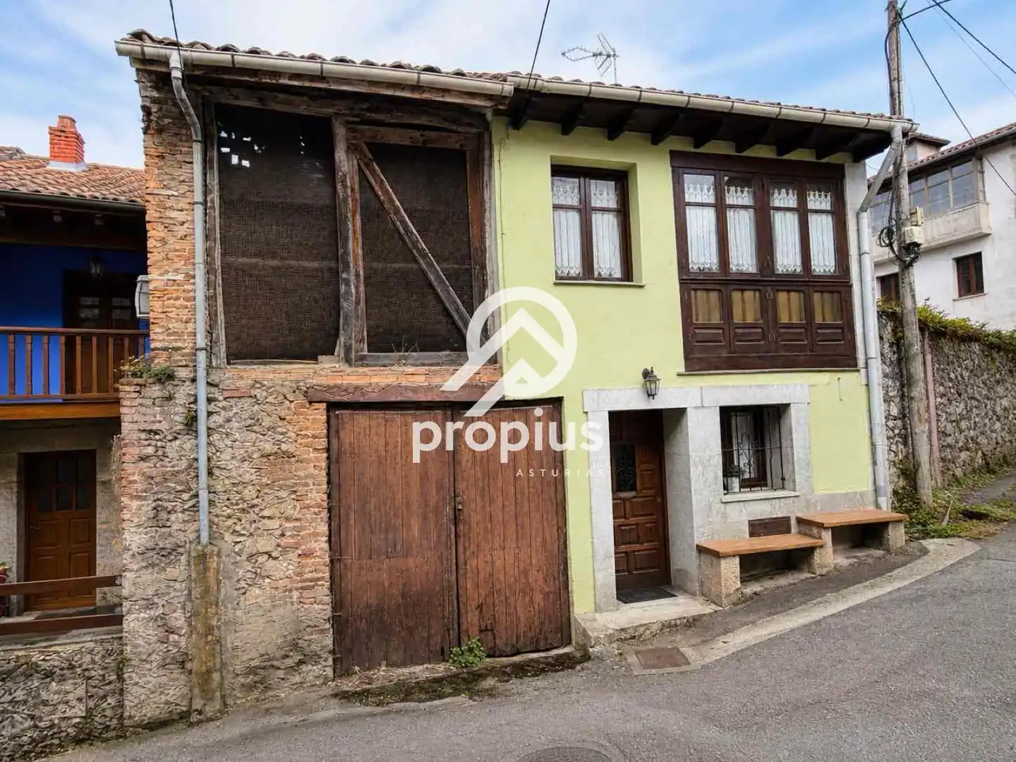 Vista exterior de Casa adosada en venta en Llanes con Calefacción, Trastero y Amueblado