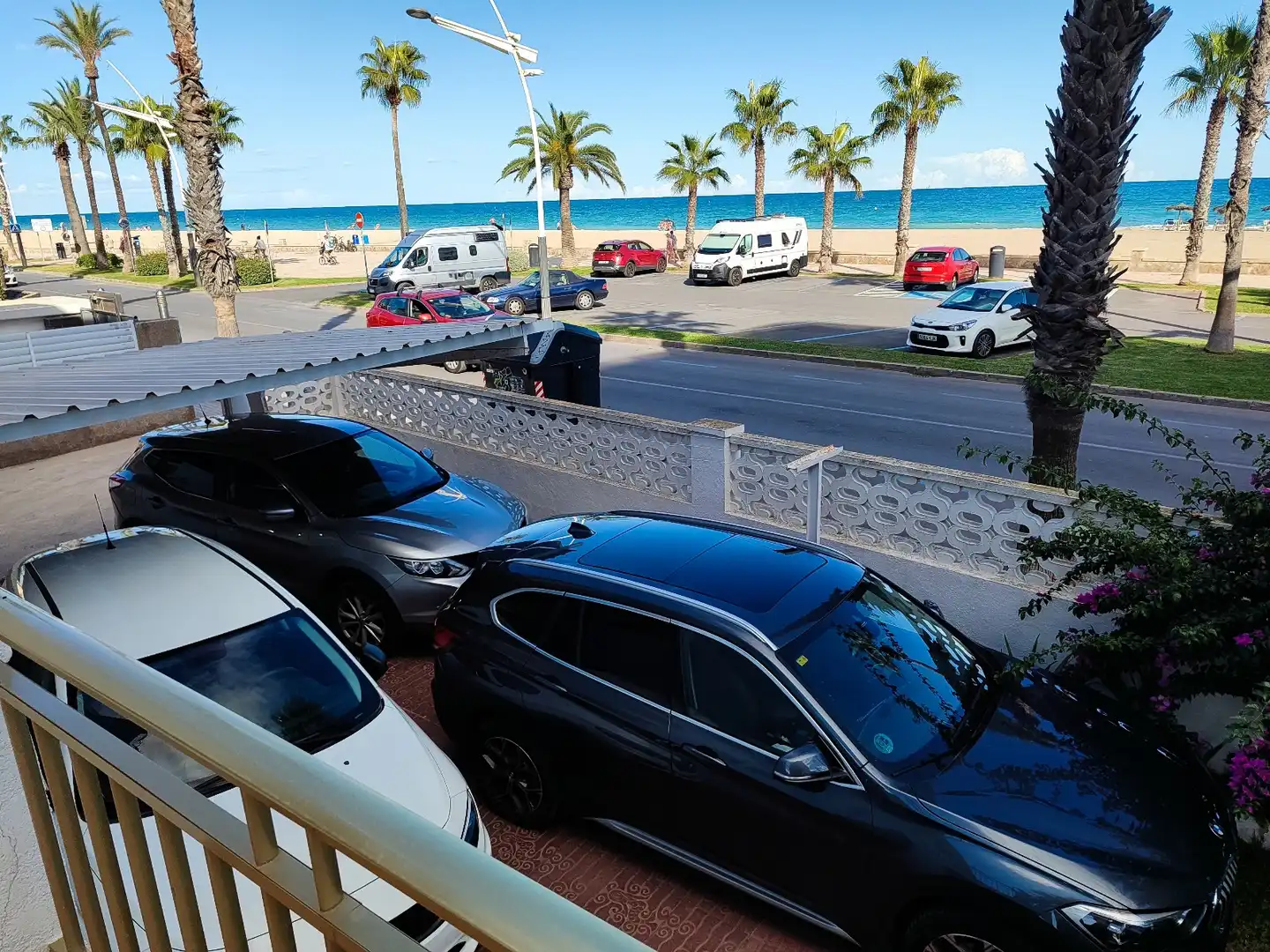 Parkplatz von Einfamilien-Reihenhaus zum Verkauf in Peñíscola / Peníscola mit Privatgarten, Terrasse und Abstellraum