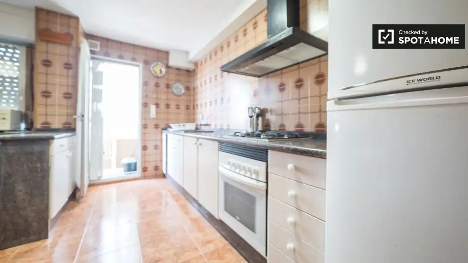 Cocina de Piso de alquiler en Valencia con Aire acondicionado, Calefacción y Amueblado