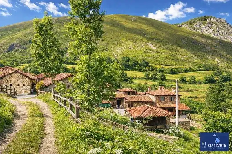 Vista exterior de Casa o chalet en venta en Teverga