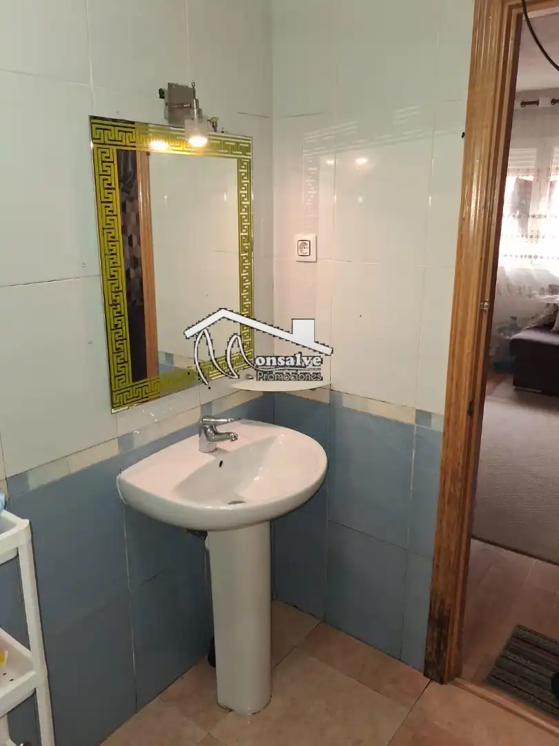 Badezimmer von Wohnung zum Verkauf in Borox mit Klimaanlage, Heizung und Abstellraum